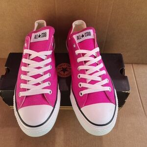 Unisex Converse All Star Low Top Pink Size 11 Men/ 13 Women